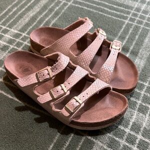 Women’s size 37 scale print  Sandals